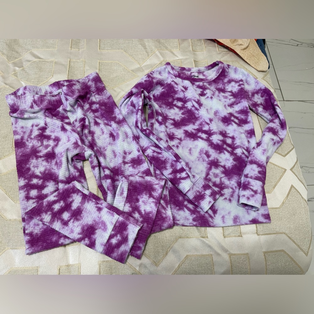 Girl sets